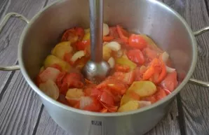 Stew all the vegetables for about 20 minutes from the moment of boiling, then chop with a blender.