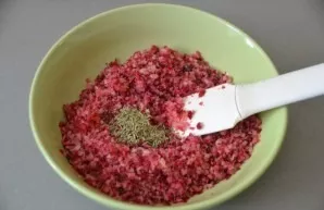 Transfer the crushed cranberries to a bowl, add rosemary.