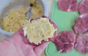 Put potato dough on top of the prepared piece of meat.