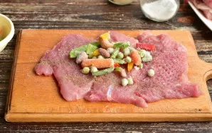 Put the vegetables in the middle.