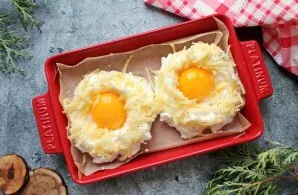 Sprinkle the whites with grated cheese, pepper and put one yolk in the wells.
