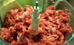 Grind the onion and meat with a blender.