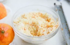 In another bowl, crush the peel with white sugar.