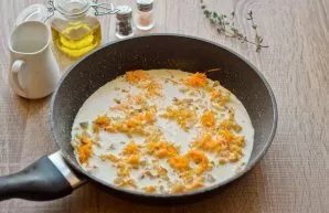 Pour the cream into the pan and cook the sauce over low heat for two minutes.