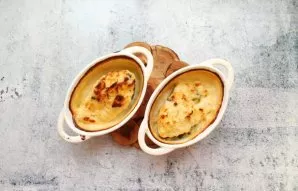 Place the salmon in a hot oven and fry the fish at a temperature of 180 degrees for 20-25 minutes until cooked.