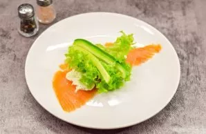 Put a leaf of lettuce and several strips of fresh cucumber on top of the cottage cheese.
