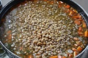After an hour and a half, choose yellowish twigs, if desired, you can remove the meat from the bone and return it to the soup. Now you sh...