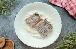 Roll each piece of fillet in flour.