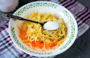 Mix grated apple and carrot. Add sugar.