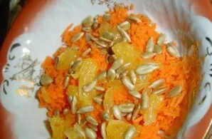 Put toasted seeds on top, pour vegetable oil.