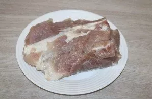 After the time has passed, remove the meat from the marinade. Dry with paper towels.