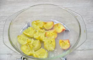 After the apples are baked, all that remains is to separate the pulp from the peel with a spoon. It is better not to take the released ju...