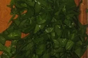 Rinse the sorrel thoroughly under running water, then chop.