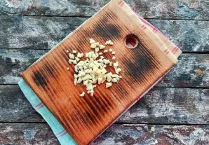 Finely chop the garlic or grate with a fine grater.
