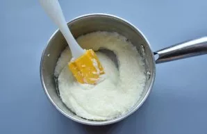 Boil the porridge for 4-5 minutes until the flakes are ready. If you use whole grain rice, it can take up to 30 minutes to cook the porri...