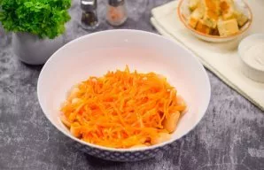 Then add Korean carrots to the beans.