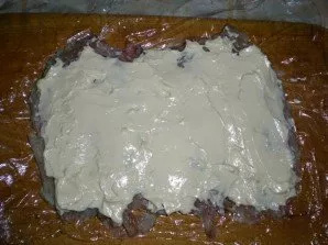 Smear the entire surface of the fillet with a thin layer of cream cheese. You can also use grated melted cheese. To taste, you can pepper...