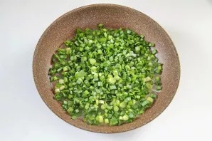 Melt 50 grams of butter and add finely chopped onion letters.