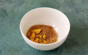 In a bowl, mix sugar, cardamom, cinnamon and orange zest.