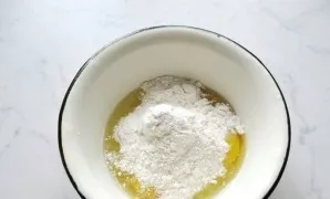 Add flour and mayonnaise (or sour cream), mix well so as not to form lumps.