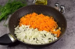 At the same time, peel carrots and onions, wash and dry the vegetables. Grate the carrots on a fine grater, cut the onion into small cube...