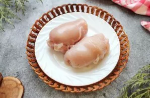 Wrap the butter tightly in chicken breast so that there are no holes left.