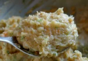 Now grab the mince with a spoon and form a small neat patty.