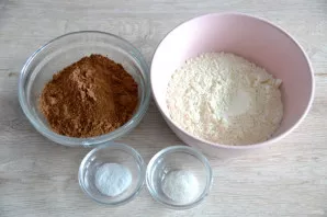 Mix flour, cocoa, salt, vanilla sugar.