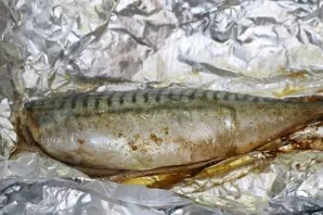 After cooking, cool the mackerel in the refrigerator.