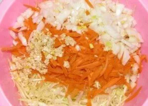 Put all the vegetables in one bowl.