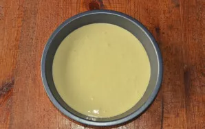 Pour the dough into the mold and place in the oven.