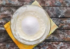 Pour sugar and semolina.