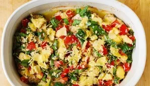 Lay out the vegetables with cheese and herbs, stir and add salt to taste.