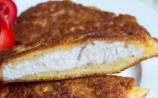 After cooking, steaks can be put on napkins to remove excess fat. When cut, they look perfect, and the taste is even better.