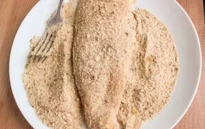 Add breadcrumbs to a plate and roll the fillets on both sides.