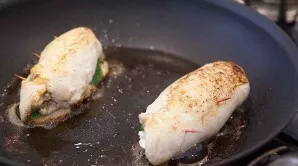 Put in a pan with preheated oil (it is best to use a pan, which can then be put in the oven) and fry over high heat until golden brown. T...