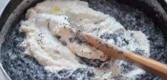 With a blender or mixer, shake the cottage cheese with a raw egg. Then pour the curd mixture into the poppy mixture. Mix everything thoro...