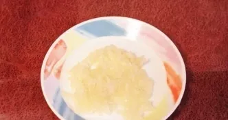 Chop the garlic. This can be done with a garlic press or using a knife.