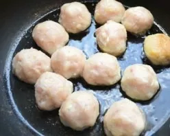 Beat the white of one egg and pour into the mince. If the filling is dry, milk or water can be added. Salt and pepper to taste. We form c...