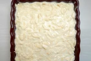 Mix everything and put on top of the flour mixture.