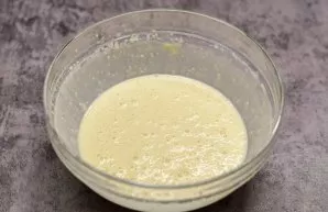 Then pour a glass of boiling water into the dough and mix.