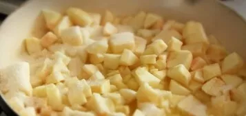 Melt the butter in a pan and add the apples. Sprinkle with 4 tbsp. l spoons of sugar, stir and simmer for 3-5 minutes. At the end add cin...