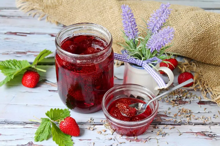 Divide the lavender jam into sterilized jars, close them with clean lids and turn them upside down. Leave it in this position until it co...