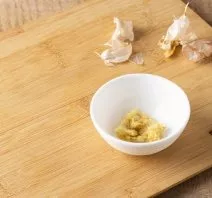Peel the fried garlic and crush it into a puree.