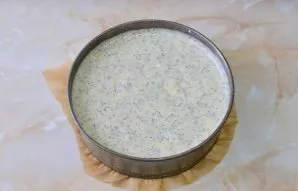 Pour the dough into a baking sheet (18-22 cm in diameter) and place in an oven preheated to 180 degrees for about 40-60 minutes. Follow y...