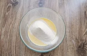 Mix the flour with the baking powder and sift through a fine sieve into the bowl with the milk and egg mixture.