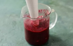 Cool the resulting liquid. Add lemon juice. Grind in a blender.