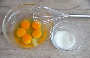 Beat 3 whole eggs and 2 yolks with half the sugar, add a pinch of salt and a packet of vanilla sugar.
