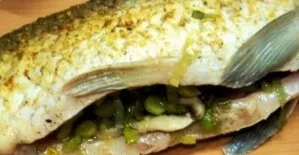 When the mushroom filling has cooled down a little, stuff the carp with it. Fix the abdomen with toothpicks.