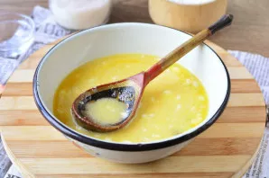 Mix the butter-curd mass well.